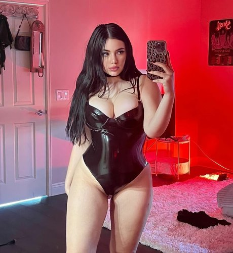 太った足のオンリーファンズ 美しいヌード 画像