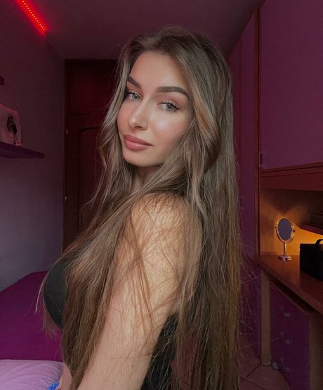 カーリーエボニーオンリーファンズ ポルノグラフィック 写真