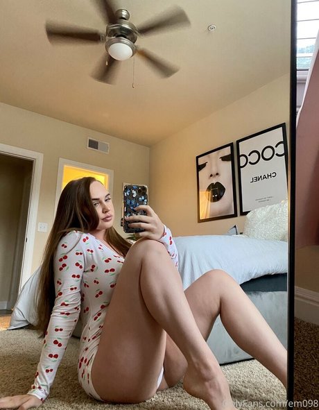 熟女の足オンリーファンズ ホット 画像