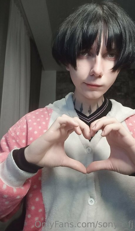 ふっくら乳首 オンリーファンズ 無料裸 写真