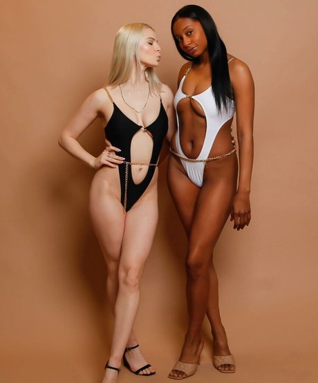 アナルコスプレオンリーファンズ ヌード 写真