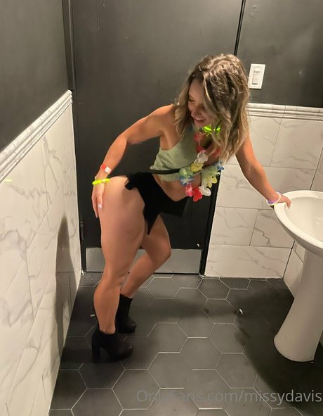 巨大ディルドオンリーファンズ ホットセクシー 写真