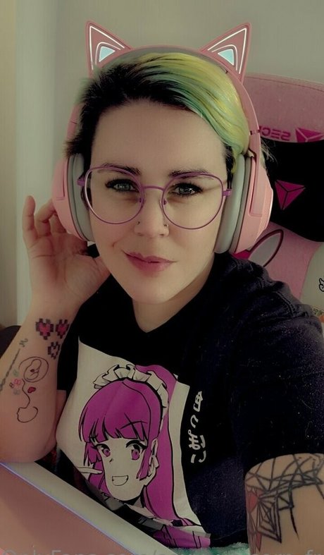 オイルを塗った巨乳オンリーファンズ 無料ヌード アーカイブ