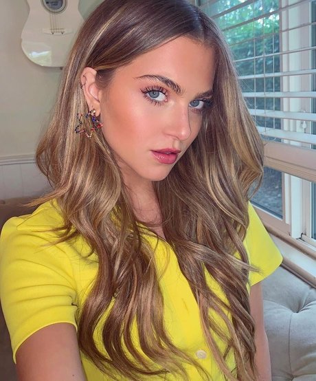 Anne Winters ポルノスター 写真