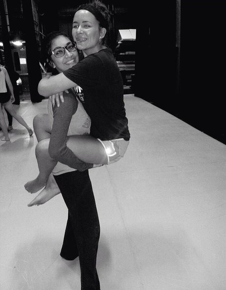 フィットネスプッシーオンリーファンズ 無料 画像