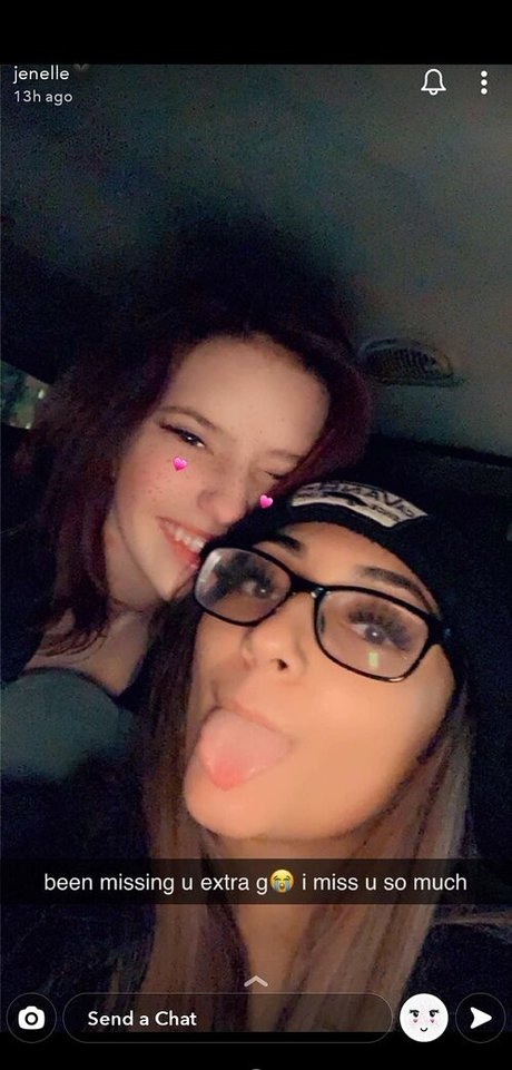 Jenelle Mathew スター ヌード 画像