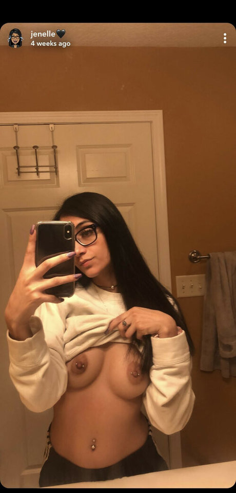 Jenelle Mathew 完璧なスター 写真