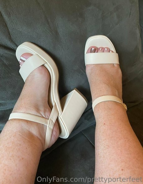 曲線美のランジェリーオンリーファンズ セクシー ギャラリー