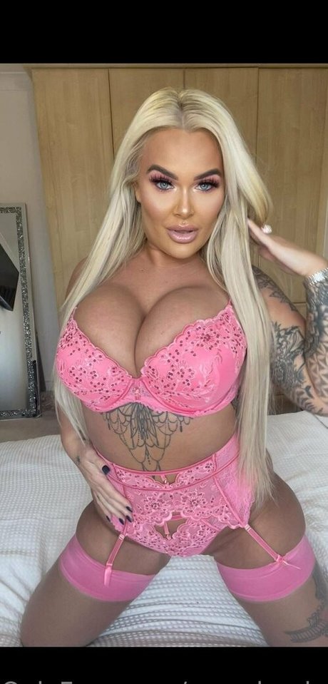 巨乳カップルオンリーファンズ ヌード 写真