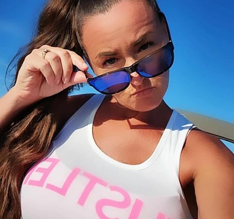 Baddie2thebone アートモデル 画像