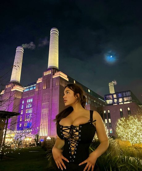 ジンジャーティーンオンリーファンズ セックス 画像