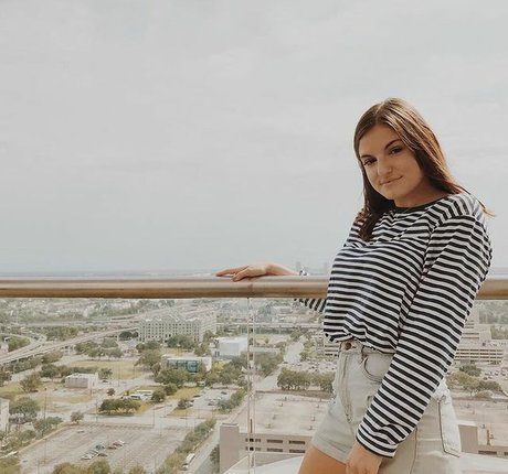 小さいチンポのシーメールオンリーファンズ 無料ポルノ 写真