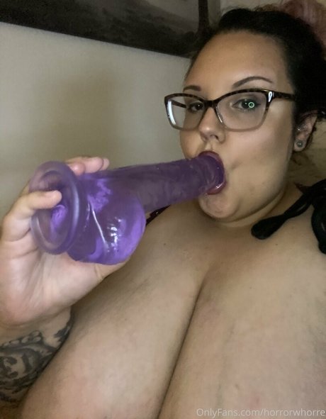 肉厚熟女オンリーファンズ ポルノグラフィック 画像