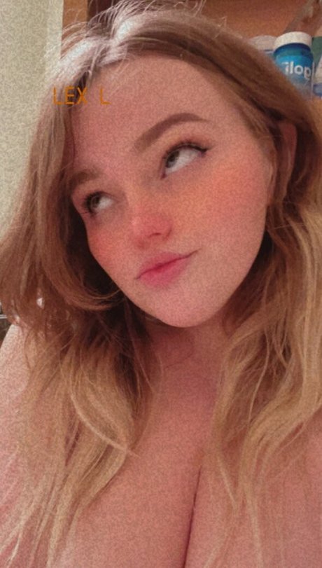 Lexy Kagamine ホット女優 写真