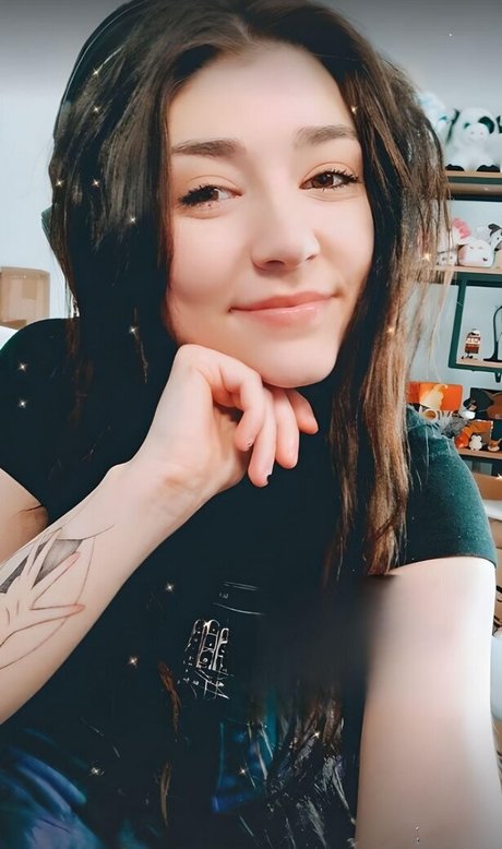 アジアン潮吹き オンリーファンズ ポルノ 写真