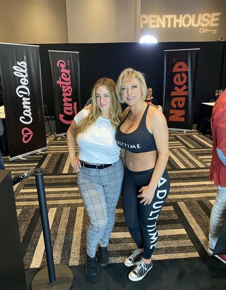 エボニートップオンリーファン 無料裸 画像