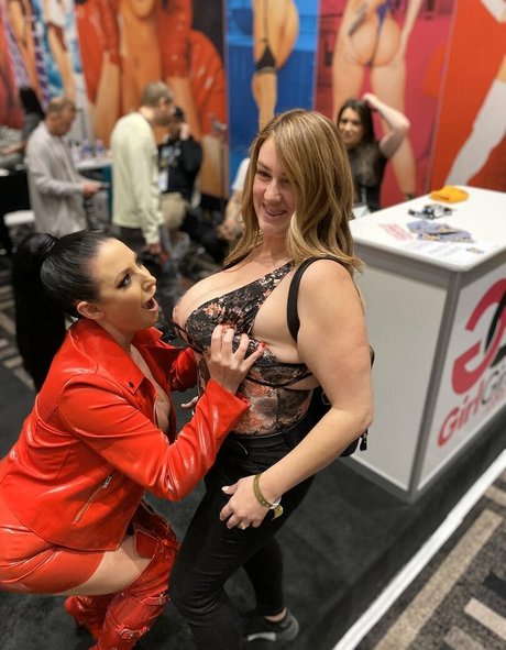 アナルを食べるオンリーファンズ セクシーヌード ギャラリー