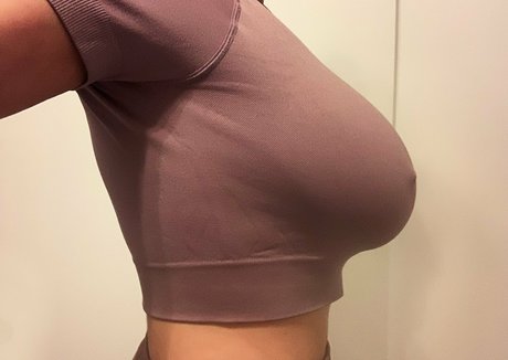 中出し 主観 オンリーファンズ 美しいヌード 写真