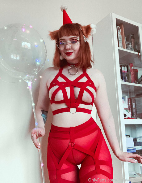 Lilslvkitten エロティックなモデル 画像