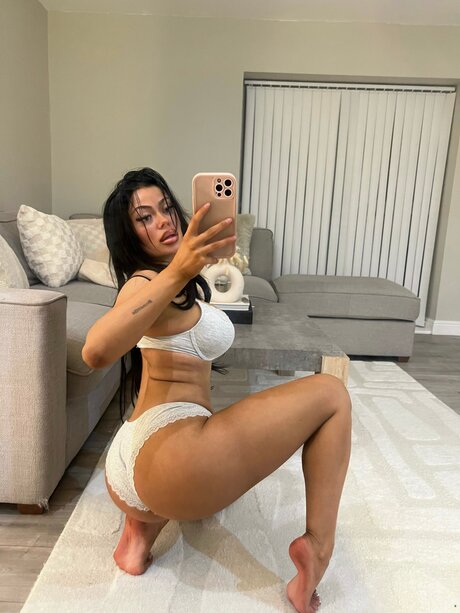 Hollyydollyy セクシーなスター 写真