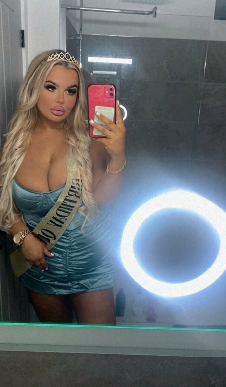 巨乳カップルオンリーファンズ アート裸 写真