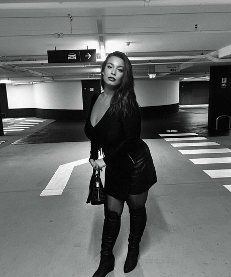 レズビアンマッサージオンリーファンズ エロチック アーカイブ