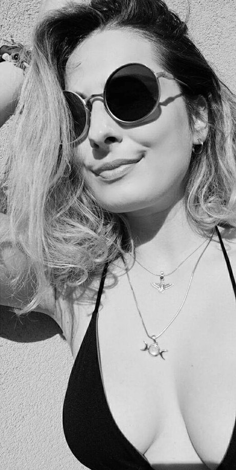 小柄な足オンリーファンズ アートヌード アーカイブ