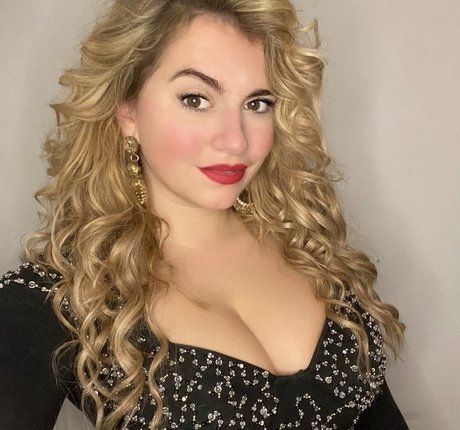 オイルを塗った巨乳オンリーファンズ ベスト 写真