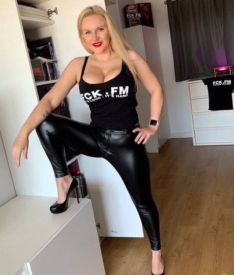 Dolly Fox プロフィール写真