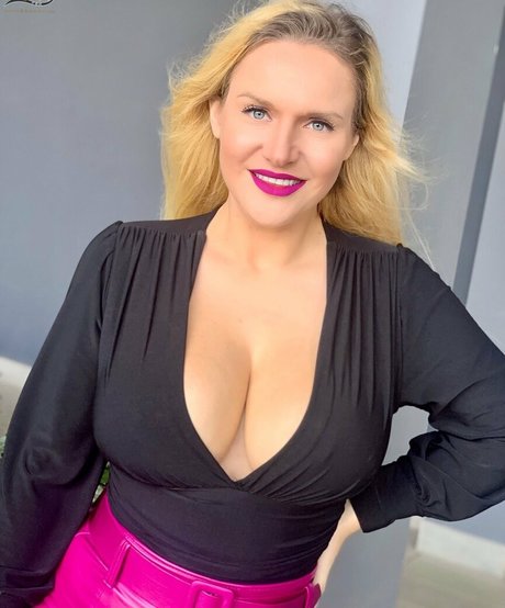 Dolly Fox スター ヌード 画像