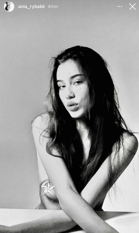 Ania Rybak アートスター ギャラリー
