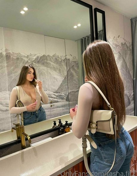 手コキ 射精 オンリーファンズ 美しい裸 写真