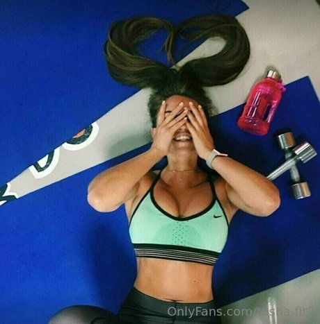 黒檀の熟女オンリーファンズ 美しい ギャラリー