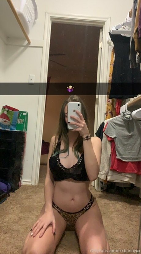 ヌード妻オンリーファンズ アート裸 画像