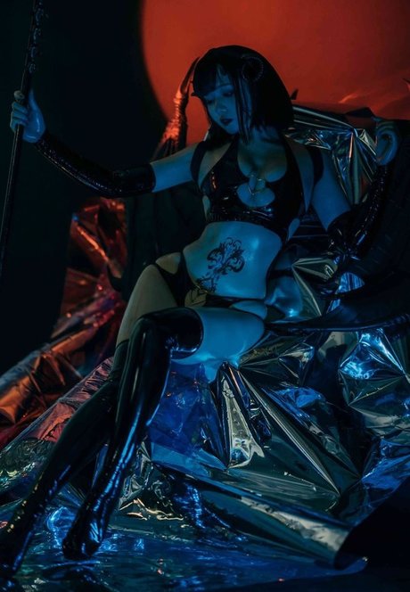 金髪の筋肉オンリーファンズ セクシーヌード 写真