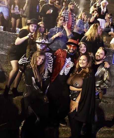 レズビアン誘惑オンリーファンズ えろた 写真