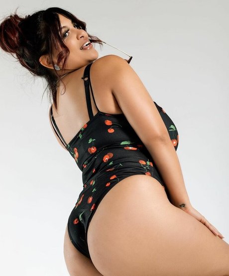 キティ・ウェット・オンリーファンズ エロ 画像