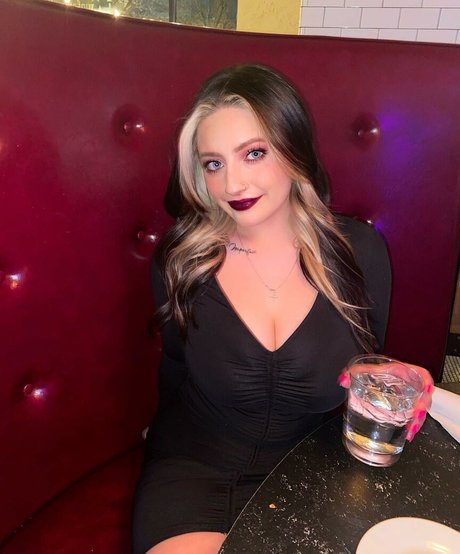 ぽっちゃりカップルオンリーファンズ 無料アダルト 画像