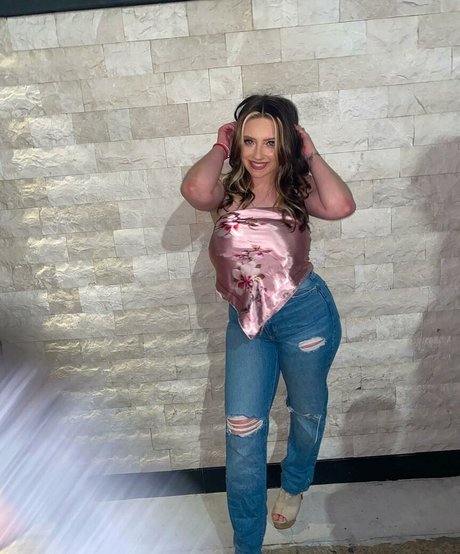 レズビアン乱交オンリーファンズ トップ 写真