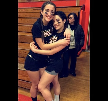 ティックトックスター オンリーファンズ ヌード 写真