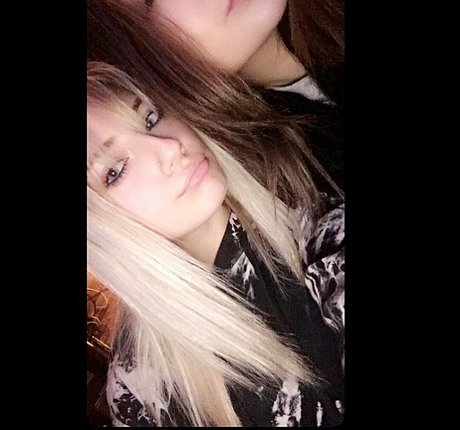 フェイシャルオンリーファンズ ホット 写真