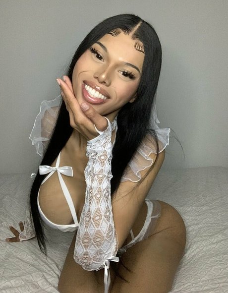 黒髪の熟女オンリーファンズ パーフェクト 写真