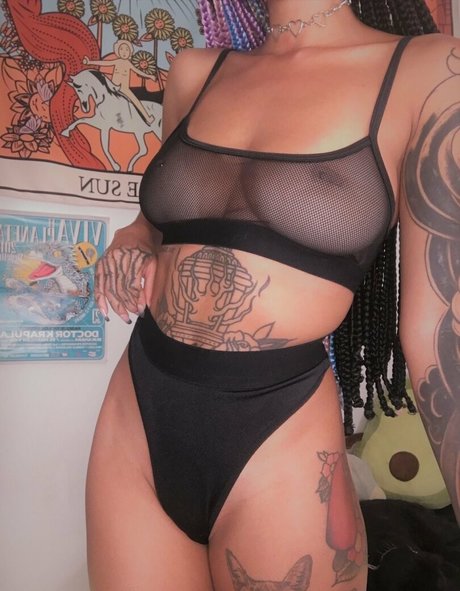 乳首オーガズム オンリーファンズ ヌード 写真