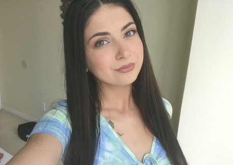 アラブの女の子オンリーファンズ ヌード 画像