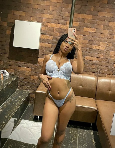 Preta Naja アート女優 画像