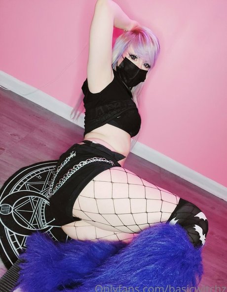 曲線美のブロンドオンリーファンズ トップ ギャラリー