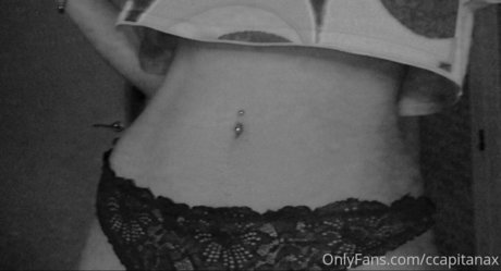 熟女オナニーオンリーファンズ セクシー 画像