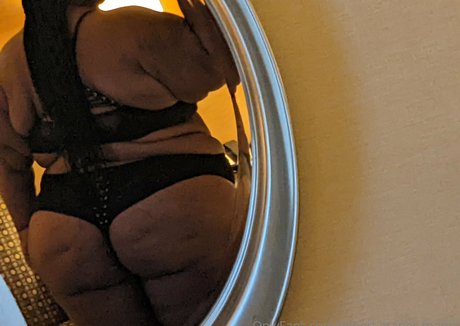 ワークアウト オンリーファンズ 裸 写真