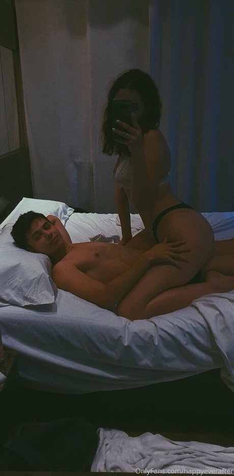 デカ尻ティーンオンリーファンズ ヌード 画像