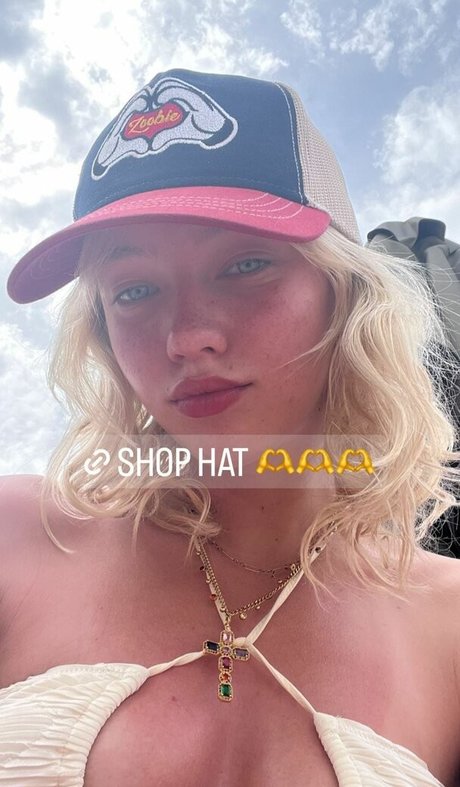 Lola Clark スター ヌード 写真